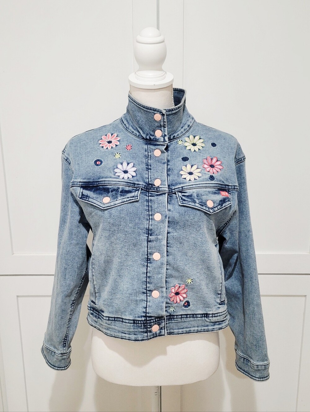 Scotch & Soda Light Blue Cropped Denim Jacket w/Pink Embroidered Flowers | XL